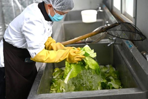 永华证券 北大学生换岗体验: 劳动最光荣!