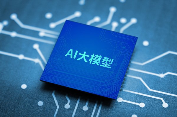 秒配网 8月AI圈“大混战”！谷歌、Anthropic、OpenAI同日“亮剑”，暗藏三种打法